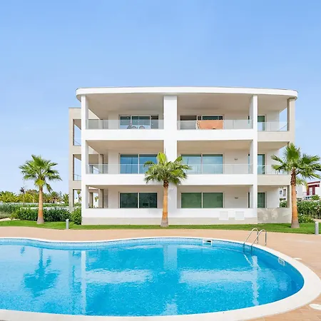 Design 3 With Pool By Homing Apartamento